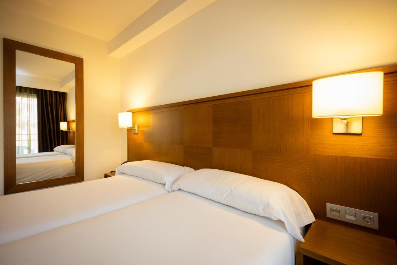 ויביירו Hotel Thalasso Cantabrico Las Sirenas 4 Superior מראה חיצוני תמונה