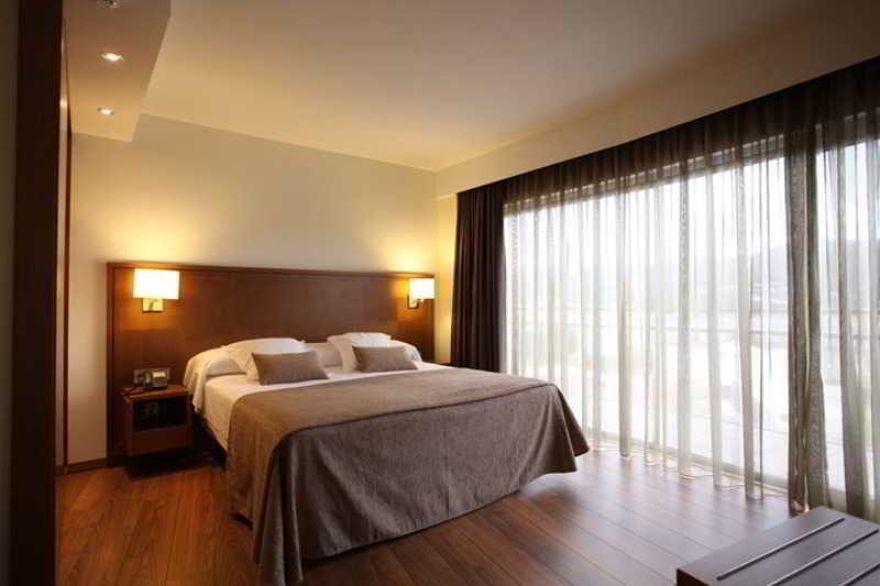 ויביירו Hotel Thalasso Cantabrico Las Sirenas 4 Superior מראה חיצוני תמונה