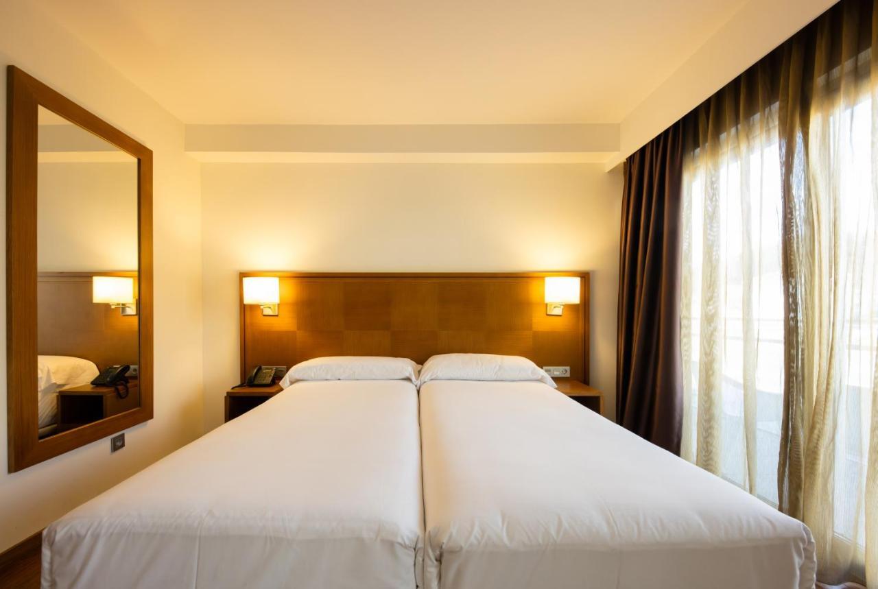 ויביירו Hotel Thalasso Cantabrico Las Sirenas 4 Superior מראה חיצוני תמונה