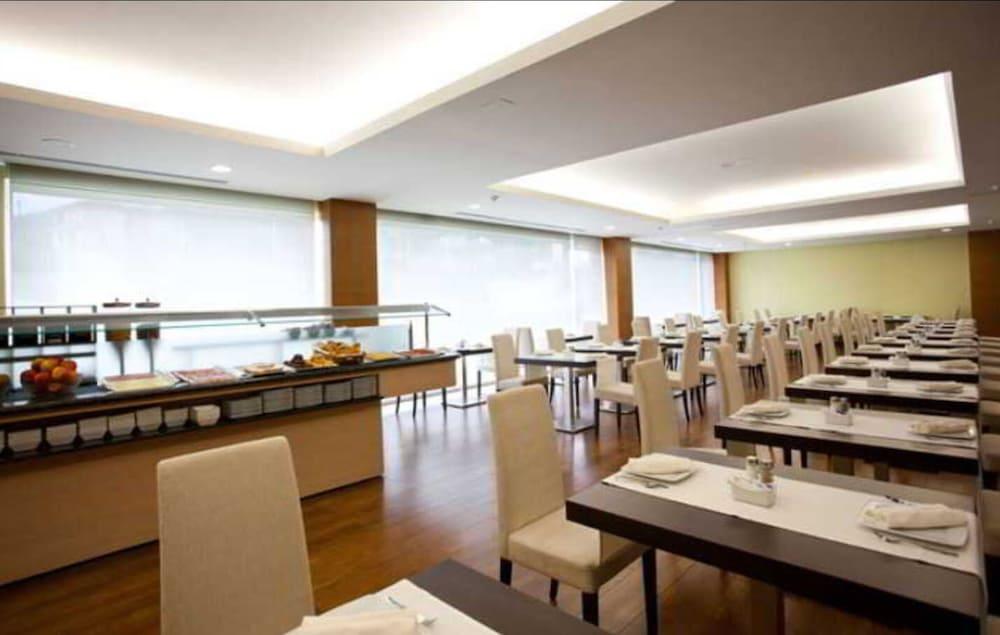 ויביירו Hotel Thalasso Cantabrico Las Sirenas 4 Superior מסעדה תמונה
